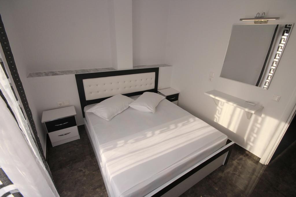 Mihal * Sarandë