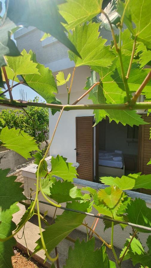 Mihal * Sarandë
